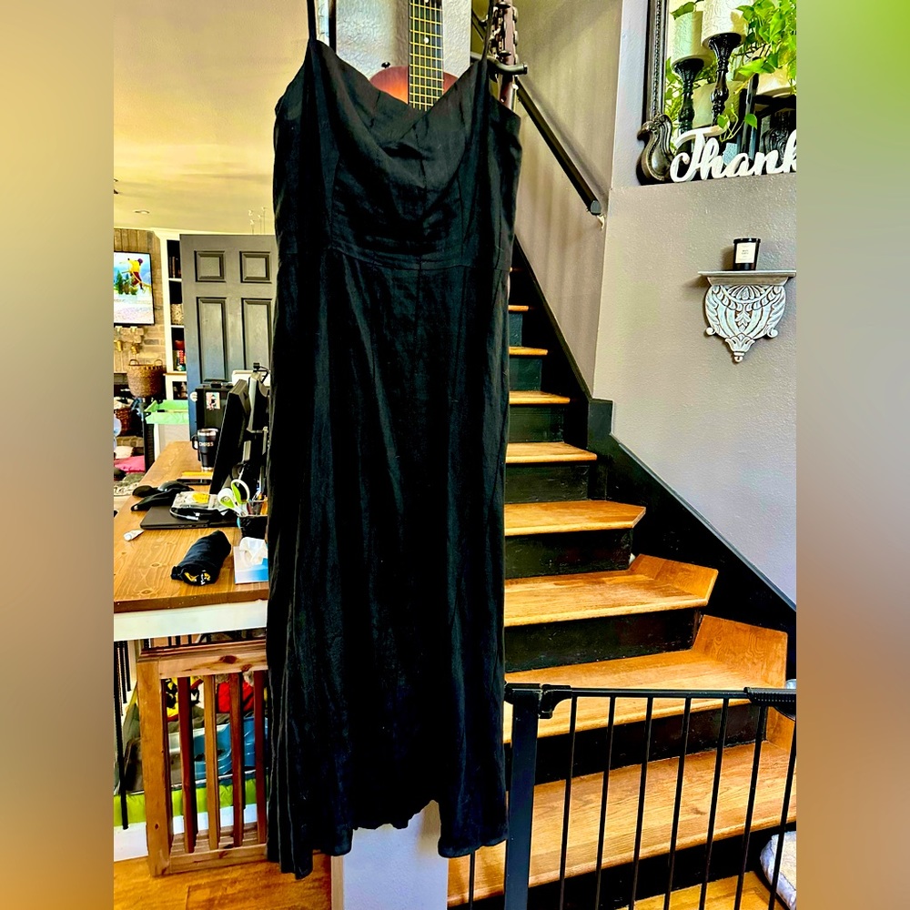Beautiful Linen Oscar De La Renta Vintage Black strappy maxi dress